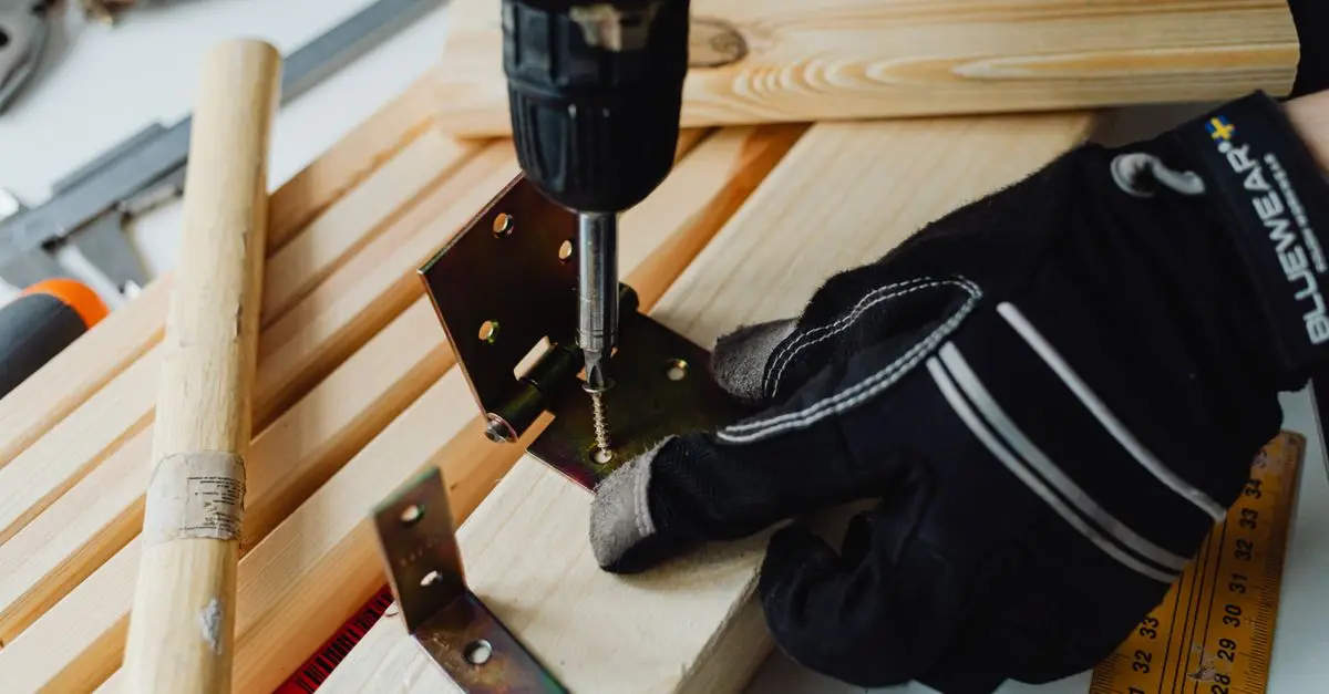 Les meilleures techniques pour fixer des objets lourds en toute sécurité